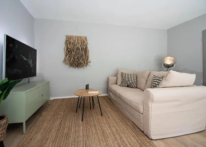 My-happy-place - Netflix - Stellplatz - Terrasse - Garten Appartement Wuppertal